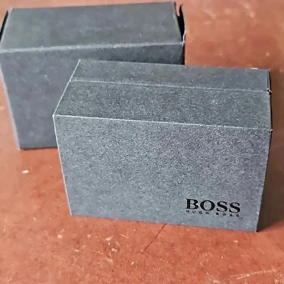 Hugo Boss Rare Green Enamel Whaleback Cufflinks New in Box - Picture 4 of 6